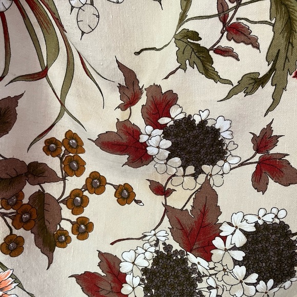 Moygashel Floral Fabric 49.5” x 49” - Picture 3 of 16